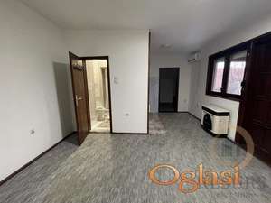 DVOSOBAN STAN U KUĆI, PETROVARADIN