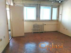 Prodaja, četvorosoban stan, prekoputa studentskog grada ID#7651