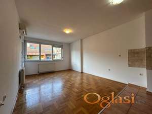 Novi Sad - TOP lokacija - Danila Kiša - jednoiposoban stan za poslovni prostor - odmah useljivo - 330 eura