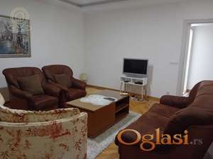 Izdaje se Svetao i Prostran 2.5-soban Stan 70m² u Samom Centru Niša – Blizu Kalče!