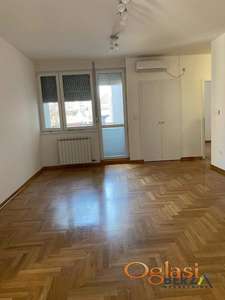 ODLIČAN POSLOVNI PROSTOR U STAROM GRADU