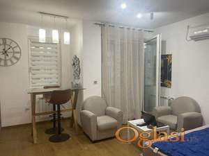 Fantastična garsonjera na Bulevaru Evrope.