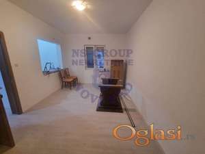 Odlična, prostrana garsonjera , uknjižena na vlasnika 1/1.