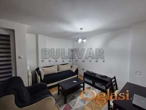 Izdaje se stan na Crvenom pevcu!