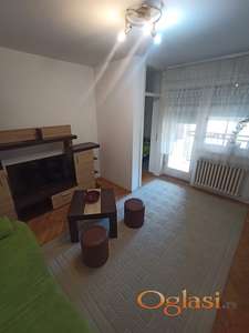 Odmah useljiv stan u Erkerovoj zgradi