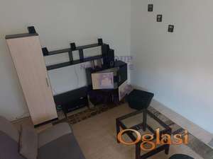 Dvorišni dvosoban stan na 5 minuta od strogog centra grada.