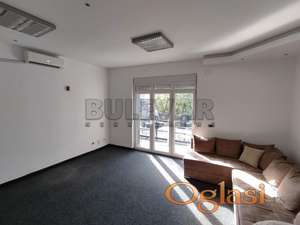 Izdaje se odličan poslovni prostor u centru Niša, 70m2