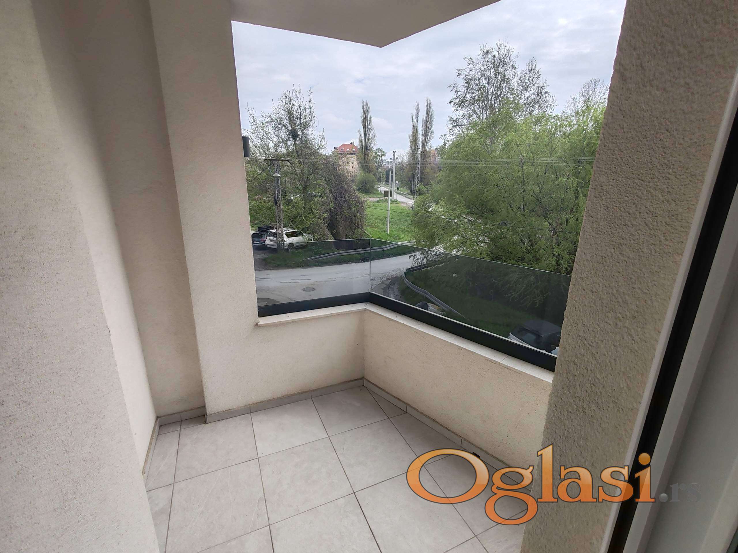 Izdajem jednoiposoban stan na Telepu — fotografija
