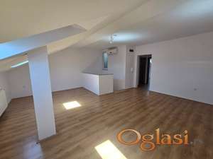 NOVI SAD, CENTAR, PRAZAN ČETVOROSOBAN DUPLEKS ZA POSLOVNE DELATNOSTI, ODMAH USELJIV - 650 E
