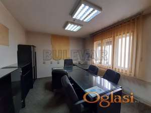 Izdaje se poslovni prostor u širem centru, 70m2