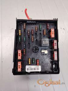 Pasat b7 kutija osigurača 2.0 TDI