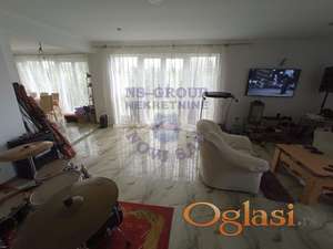 Odlična spratna kuća u Sremskoj Kamenici!