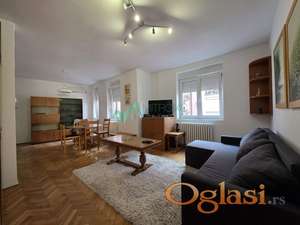 Kompletno namešten trosoban stan, terasa, lift, pet friendly