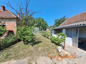 Čenta, kuća sa dvorištem, 60m2 ID#3606