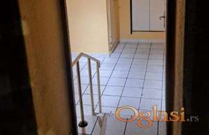 Izdaje se lokal od 15m2 u strogom centru grada