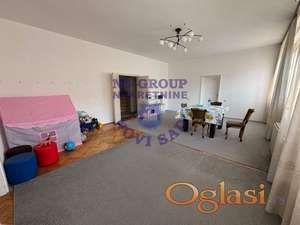 Izdaje se komforan četvorosoban stan, smešten uz Kej u salonskom stilu.