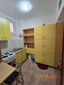 NOVI SAD, NOVA DETELINARA, GARSONJERA SA PARKING MESTOM, ODMAH USELJIVA - 250E