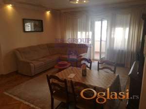 Predstavljamo Vam lep dvosoban, komforan i odmah useljiv stan na dobroj i lepoj lokaciji na samo 20 minuta hoda do centra grada.