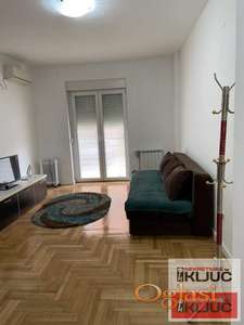 Garsonjera u centru Novog Sada, 27 m², prizemlje