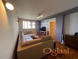 Odličan trosoban stan na Bulevaru oslobodjenja.