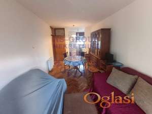 Izdaje se namešten jednoiposoban stan površine 43m², koji se nalazi na Socijalnom.