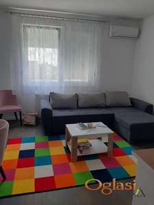 KOMPLETNO NAMEŠTENA NOVA GARSONJERA U VETERNIKU