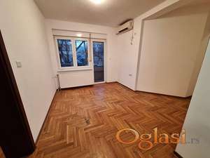 DELIMIČNO NAMEŠTEN DVOSOAN STAN 37M2 BLIZU SOCIJALNOG, CENTRA GRADA, 330EU