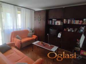 IZDAJE SE PROSTRAN DVOSOBAN STAN 56m² NA GRBAVICI SA DVE ODVOJENE SOBE, ULICA MILANA SIMOVIĆA