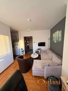 Moderan dvosoban stan od 36m², odlična lokacija! Braće Grulović!