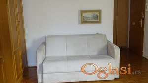 Izdaje se namešten jednosoban stan na Grbavici (40 m2) na trećem spratu u zgradi sa liftom