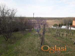 Idealan plac za porodično stanovanje u jednoj od traženijih lokacija sa sremske strane Dunava.