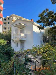 Prodajem kucu u Petrovcu - 250 metara od mora