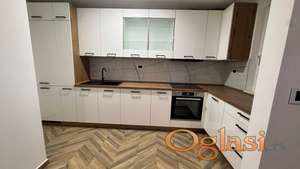 LUX STAN , GARAŽA,PET & FRIENDLY,SREMSKA KAMENICA
