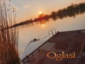 Vikendica sa izlazom na Tisu, preko puta Bisernog ostrvA