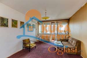 Trosoban stan 82m2, Crveni pevac