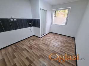 TOP PONUDA! Odmah uslejiva garsonjera