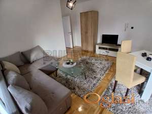 Izdaje se namešten jednoiposoban stan u blizini parka Čair, 44m2, grejanje na struju