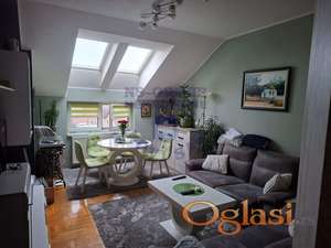 Prodaje se prelep, strukturno odličan trosoban stan na Novoj Detelinari.