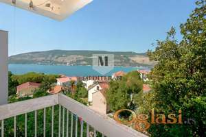 Herceg Novi – Topla1,komforan jednosoban stan na atraktivnoj lokaciji površine 56m2 sa pogledom na more.