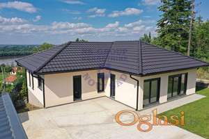 U mirnoj i atraktivnoj vikend zoni Banoštora .