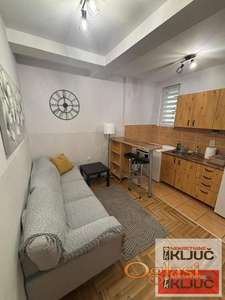 CENTAR, 25m2, Jednoiposoban, Namešten