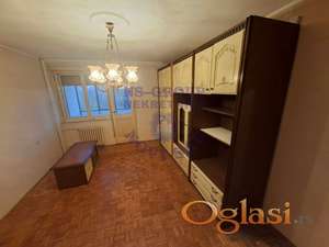 Dvosoban stan u neposrednoj blizini Železničke stanice.