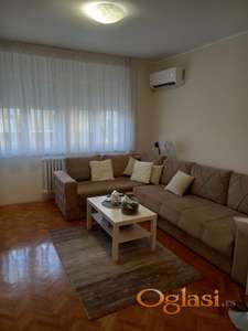 CENTAR - RIBLJA PIJACA - LEPO NAMEŠTEN JEDNOIPOSOBAN STAN - USELJIV OD 01.06.2026.God.!!! RETKO U PONUDI!!!