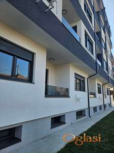 Nov useljiv lux stan na odličnoj lokaciji