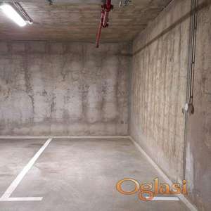 Izdaje se garažno mesto na Novom Naselju.