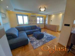 Trosoban stan od 85m2-komplet renoviran-kod Somborskog bulevara!