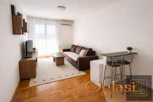 Kompletno nameštena garsonjera ! Nova Detelinara !