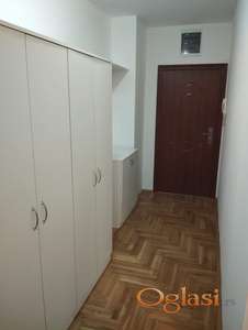 Izdajem dvosoban stan