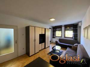  KOMPLETNO NAMEŠTEN DVOSOBAN STAN KOD SAJMA