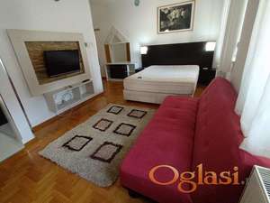 Odličan garsonjera na top lokaciji.